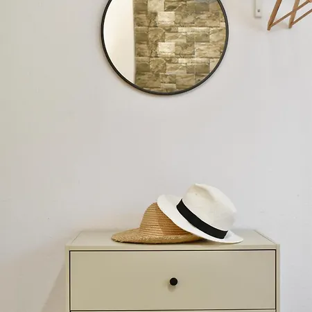 Varonos Summer Residences شقة