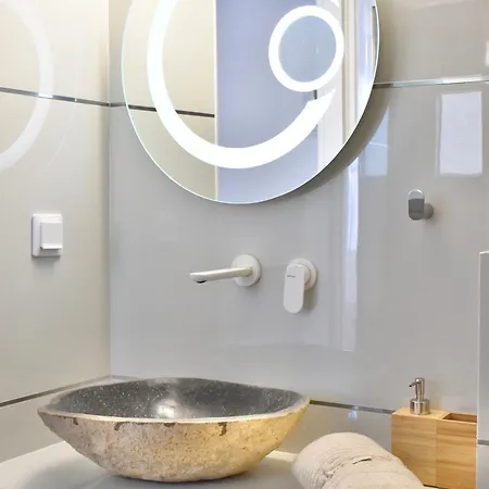 Varonos Summer Residences سيفيري