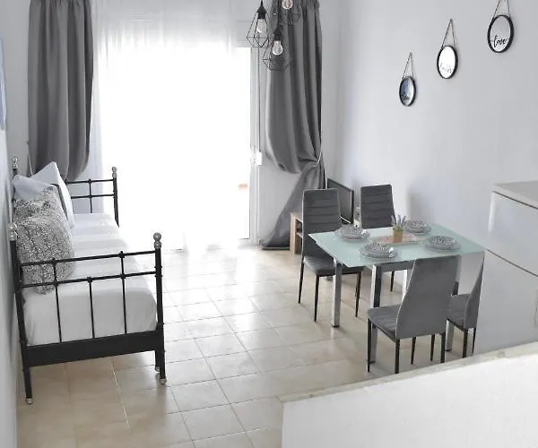 Varonos Summer Residences *